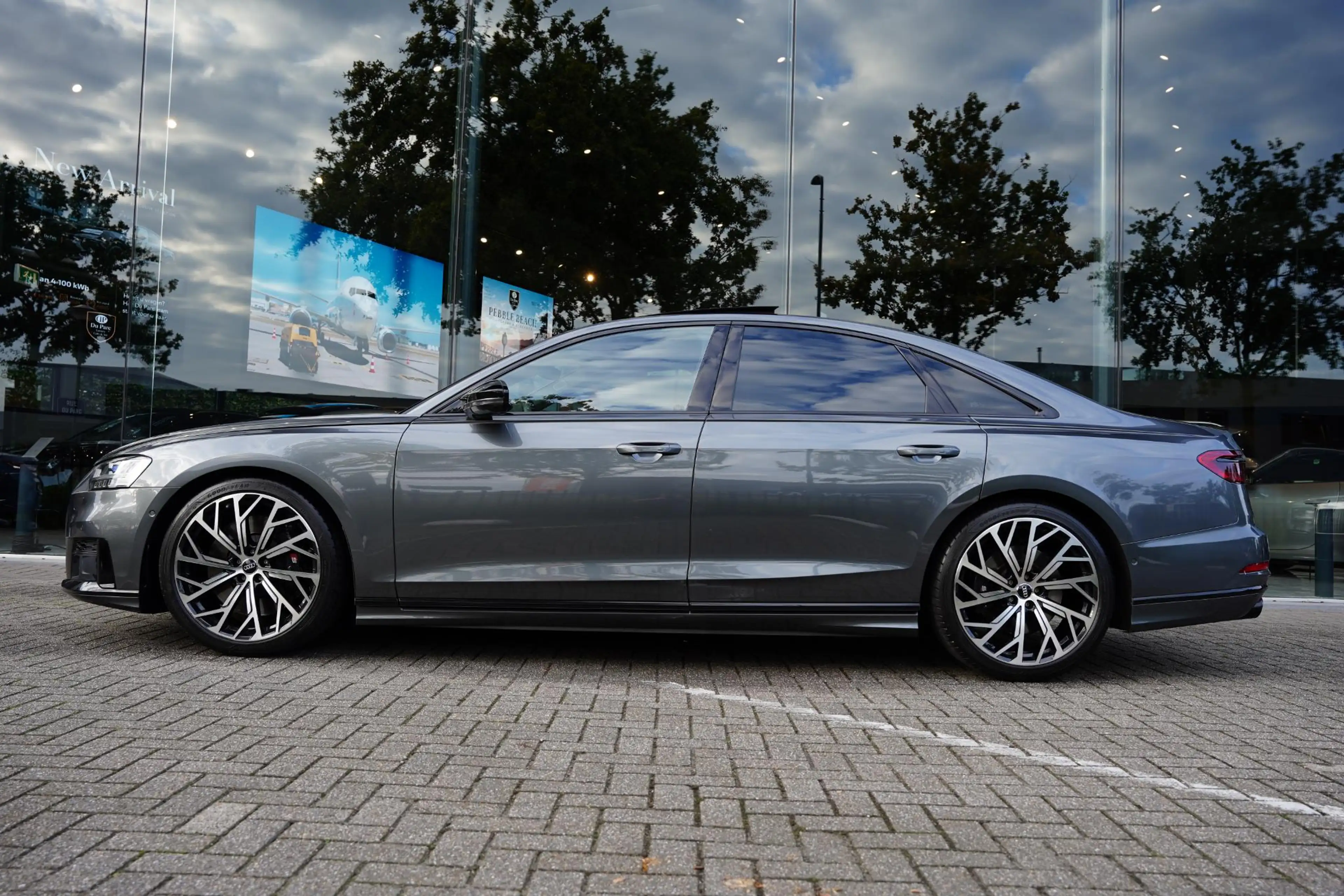 Audi S8 4.0 TFSI Quattro B&O / Active Chassis / NL-Auto / — photo 2