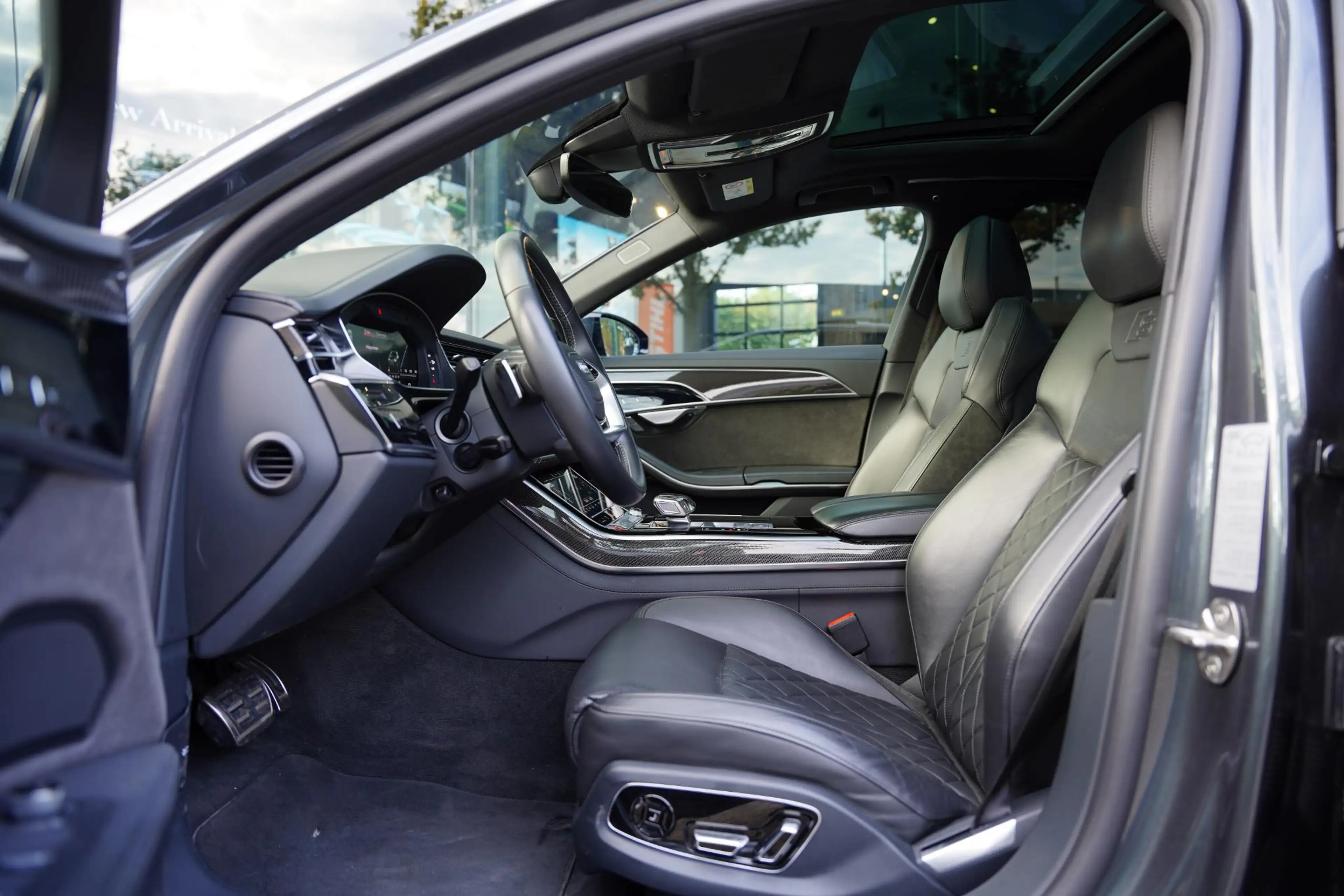 Audi S8 4.0 TFSI Quattro B&O / Active Chassis / NL-Auto / — photo 5
