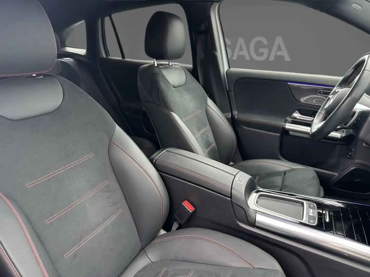 Mercedes-Benz GLA 180 d AMG Pack Night Facelift Blanc - 1