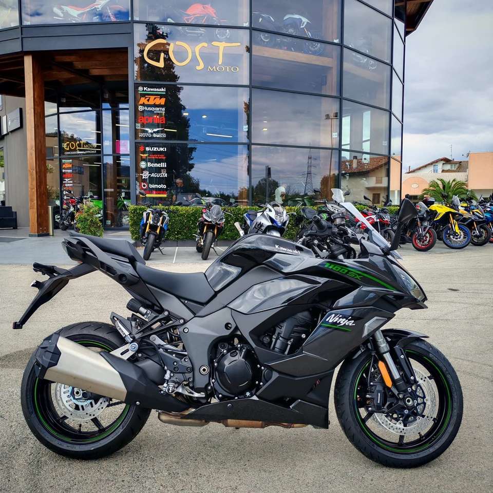 Kawasaki Ninja 1100SX Carbon Gray / Diablo Black