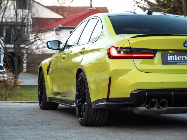 BMW M3 view 4