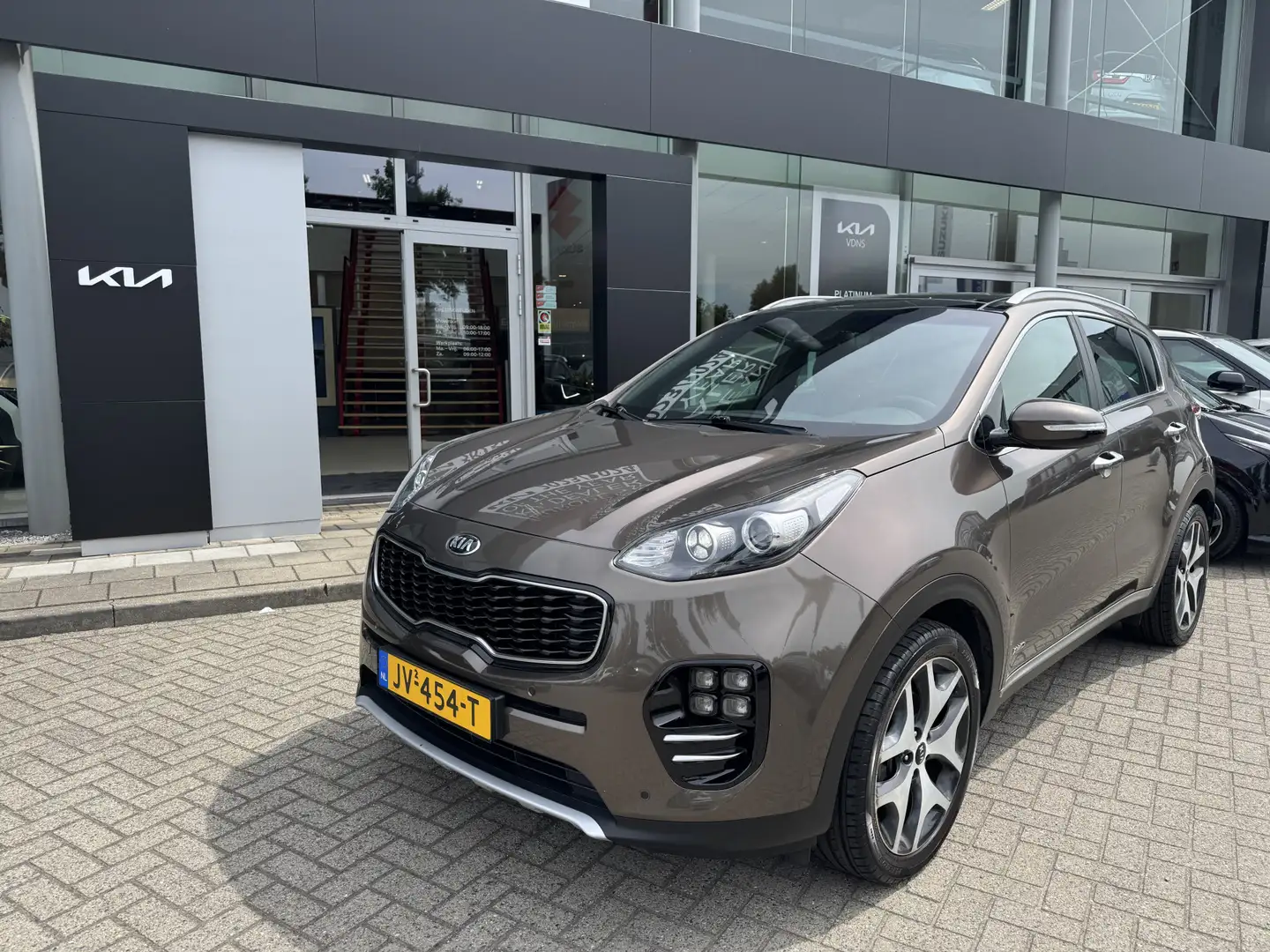 Kia Sportage 1.6 T-GDI 4WD GT-Line Bruin - 1