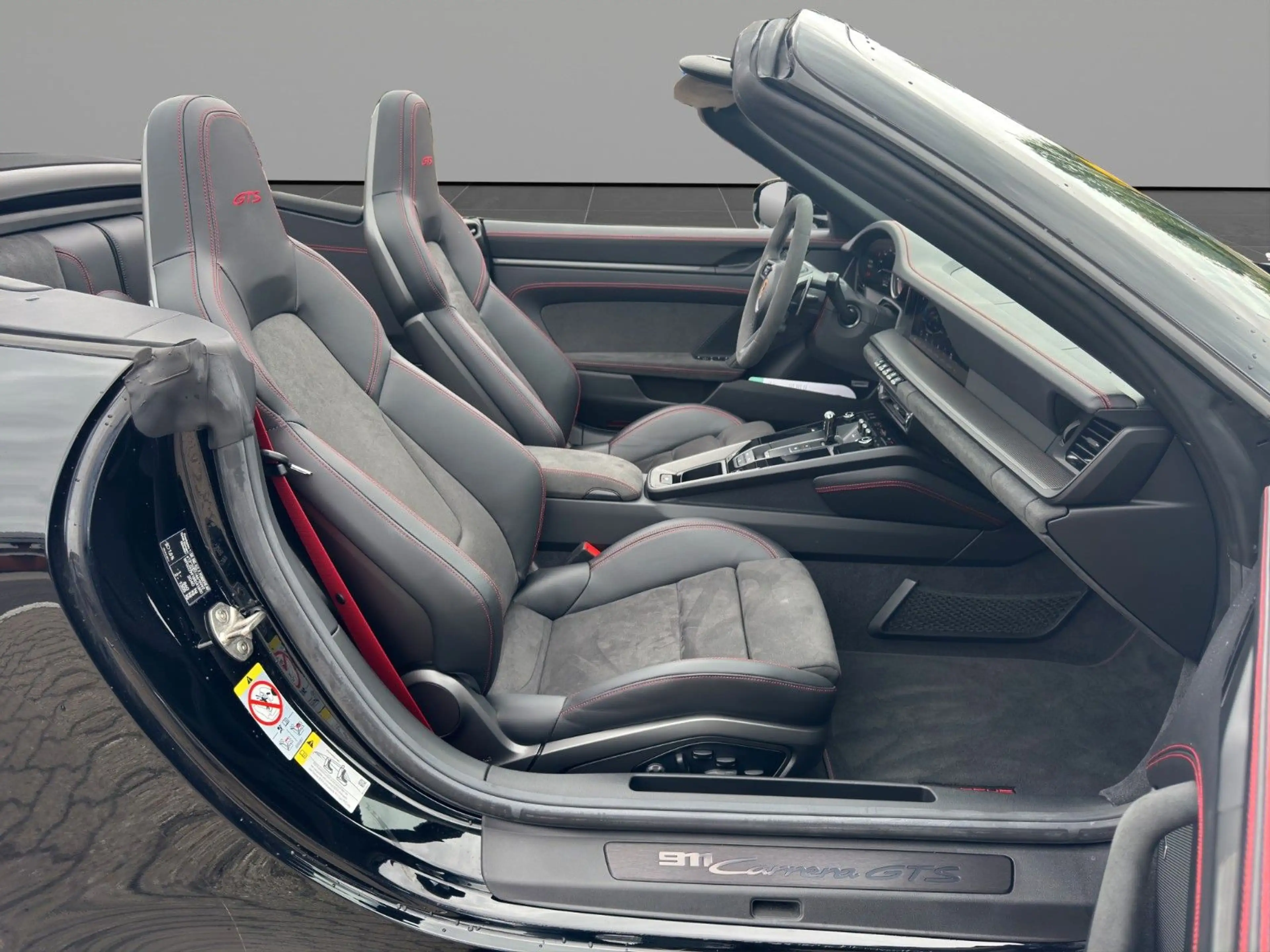 Porsche 911 Carrera GTS Cabriolet — photo 13