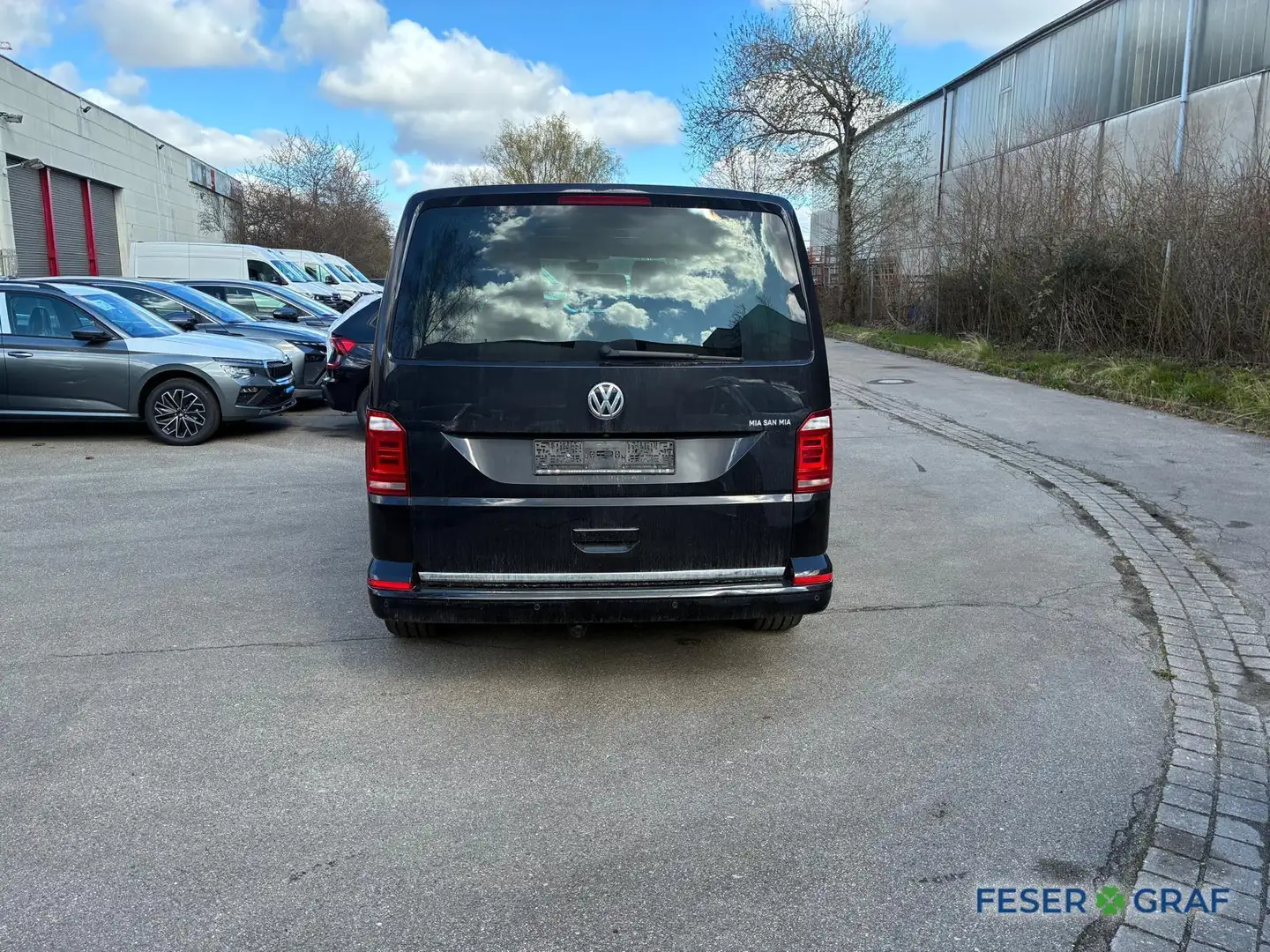 Volkswagen T6 Multivan Generation Six 2.0 TDI DSG Navi AHK Standheiz Negro - 2