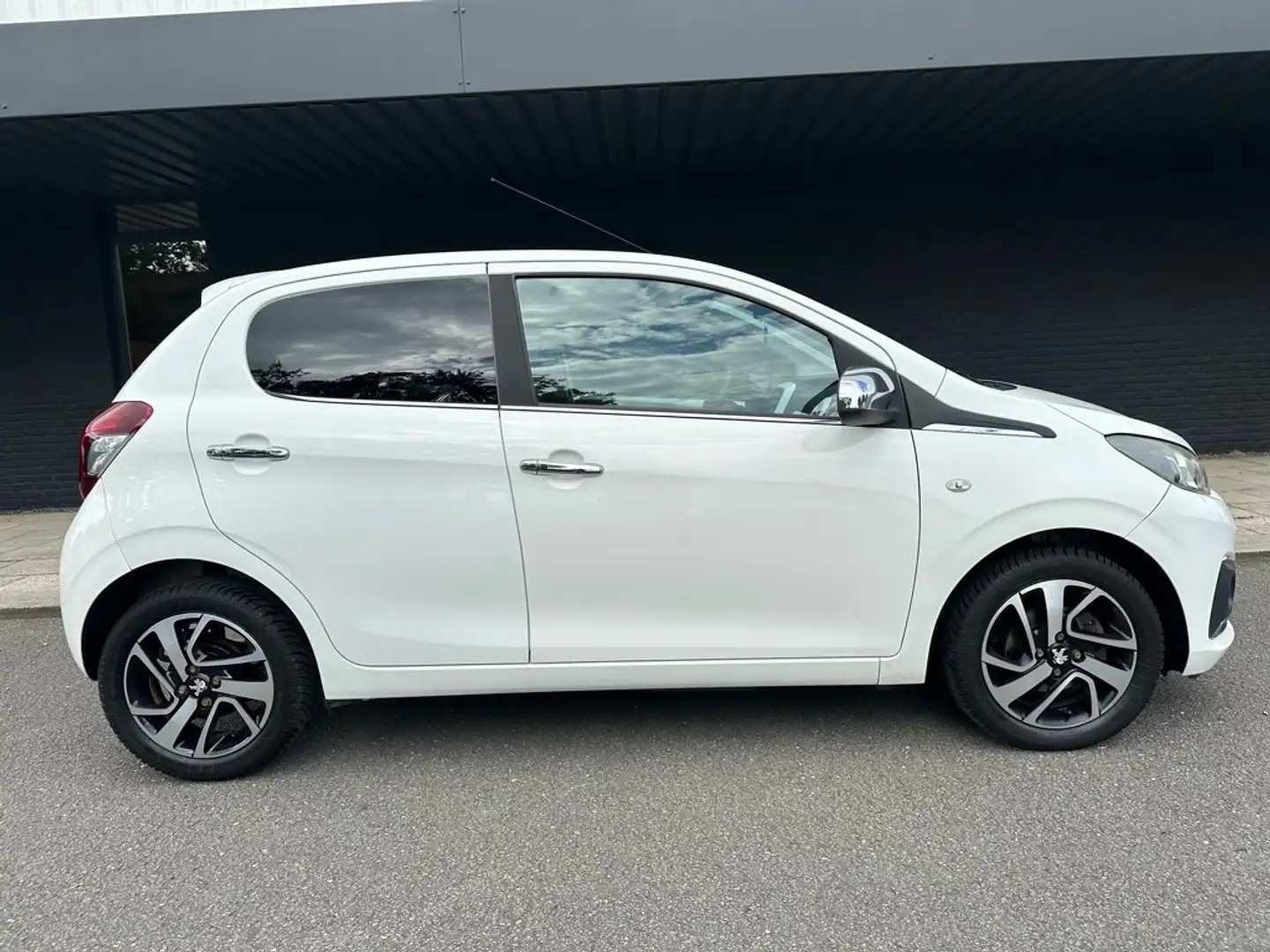 Peugeot 108 1.0 e-VTi Première Wit - 2