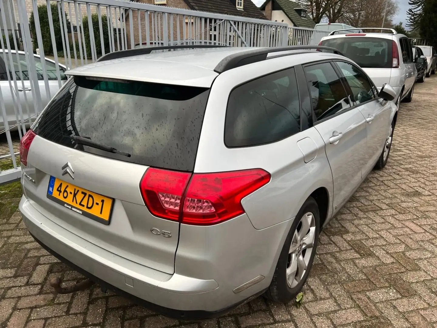 Citroen C5 Tourer 1.6 THP Dynamique Grijs - 2