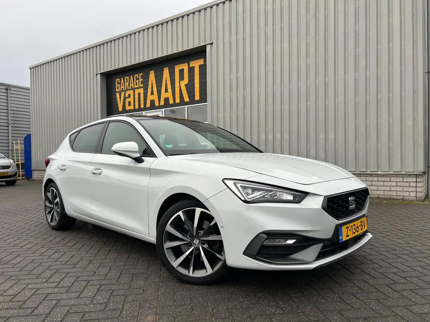 SEAT Leon 1.5 eTSI FR Business Intense | PANO | STUUR VERW | Weiß - 1