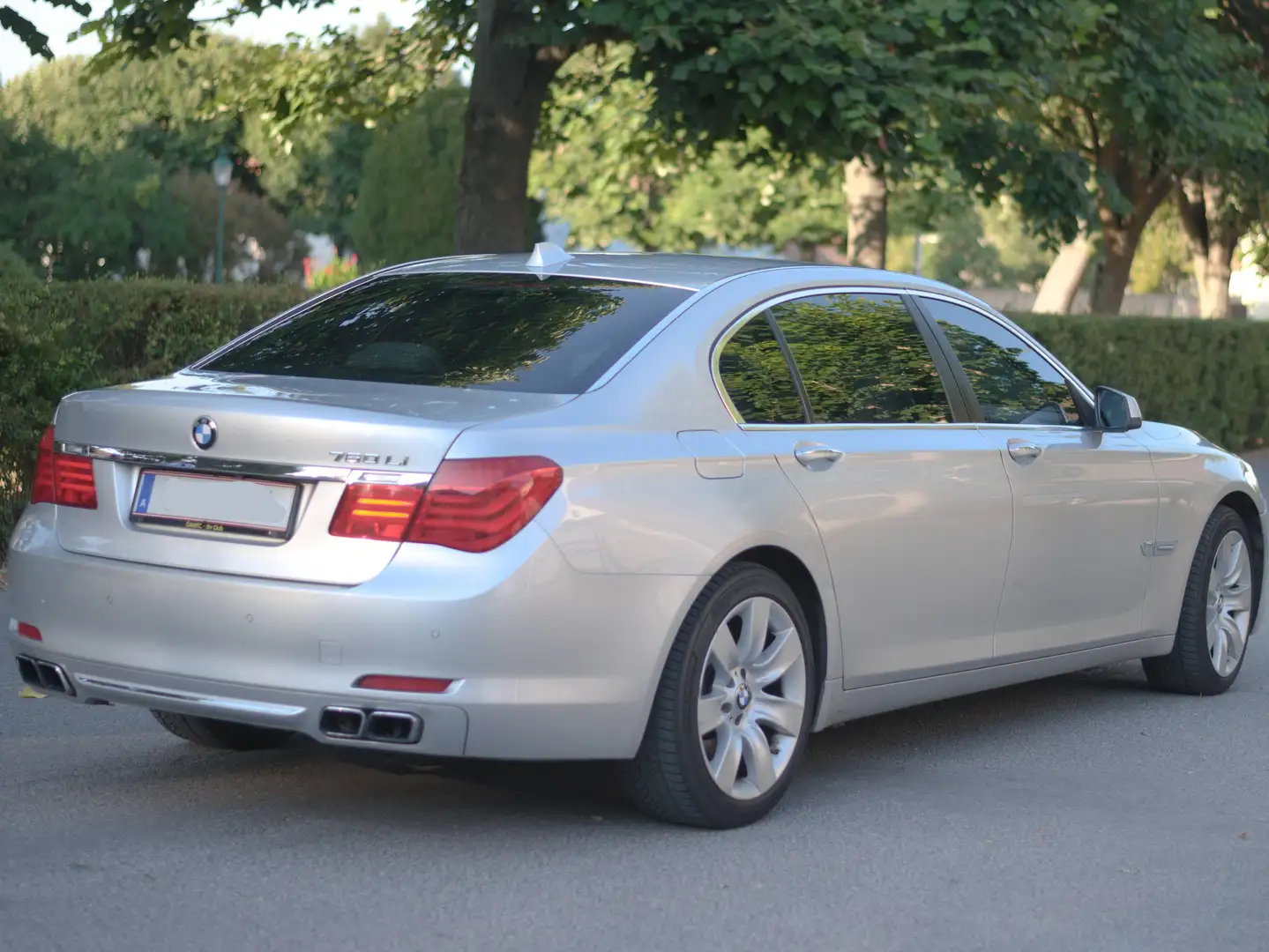 BMW 760 BMW 760Li 6.0l TwinTurbo V12 Langversion: Luxusklasse Silber - 2