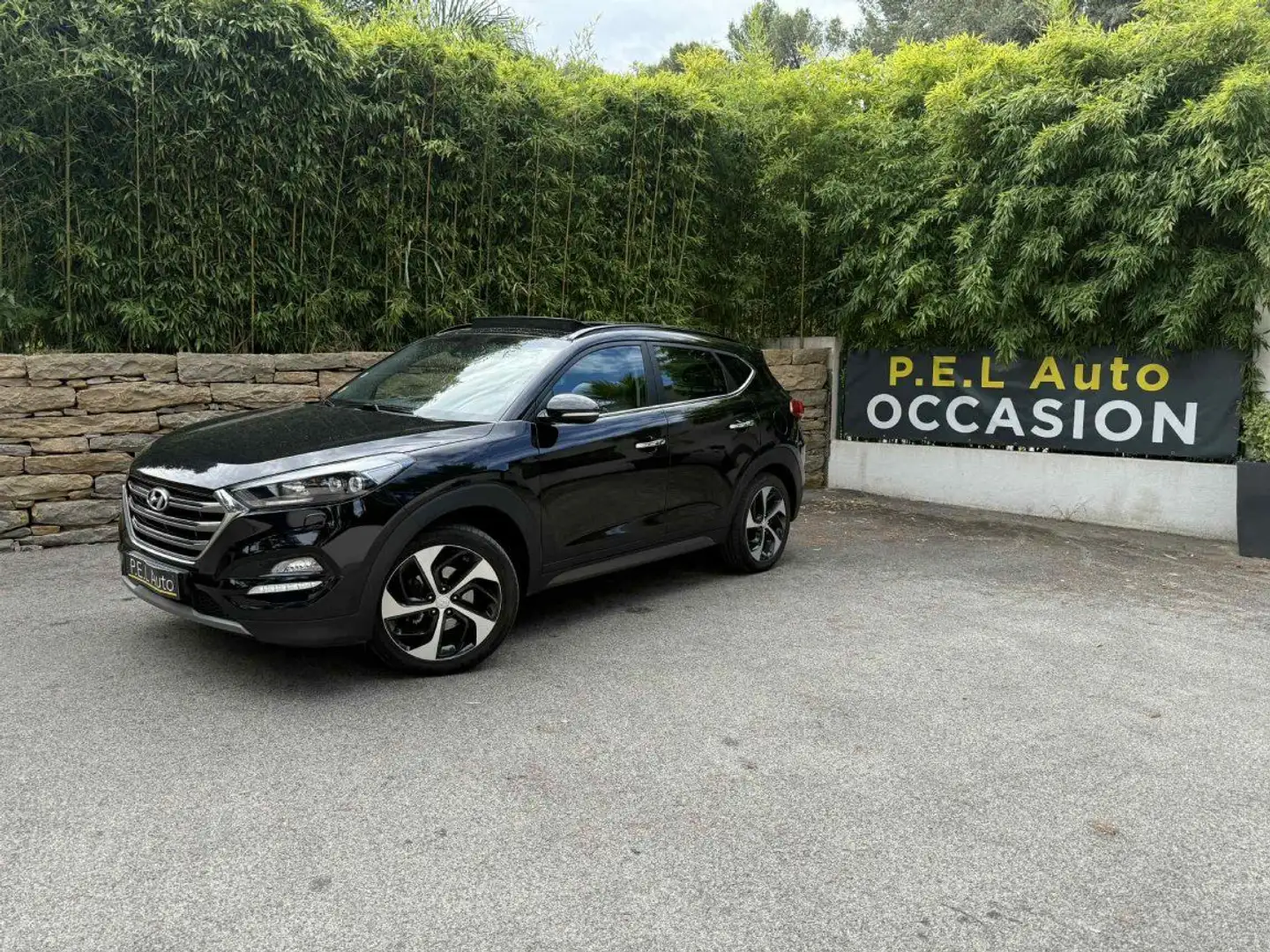 Hyundai TUCSON 4X4 2.0 CRDi 136 4WD Executive Schwarz - 1