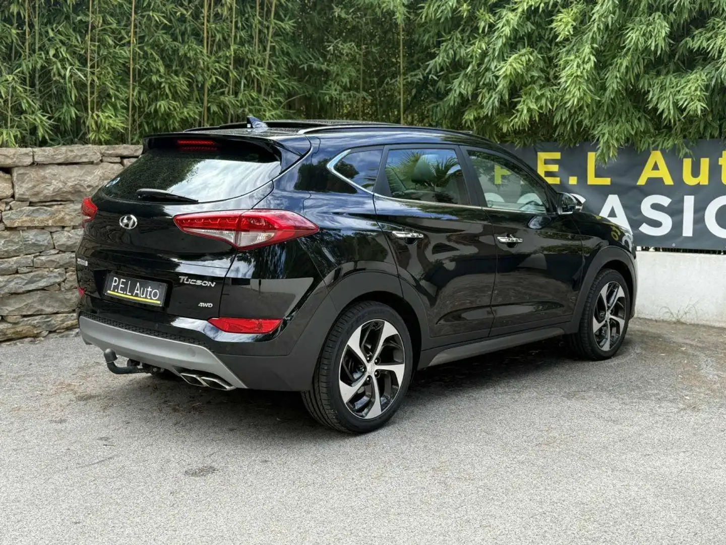 Hyundai TUCSON 4X4 2.0 CRDi 136 4WD Executive Schwarz - 2