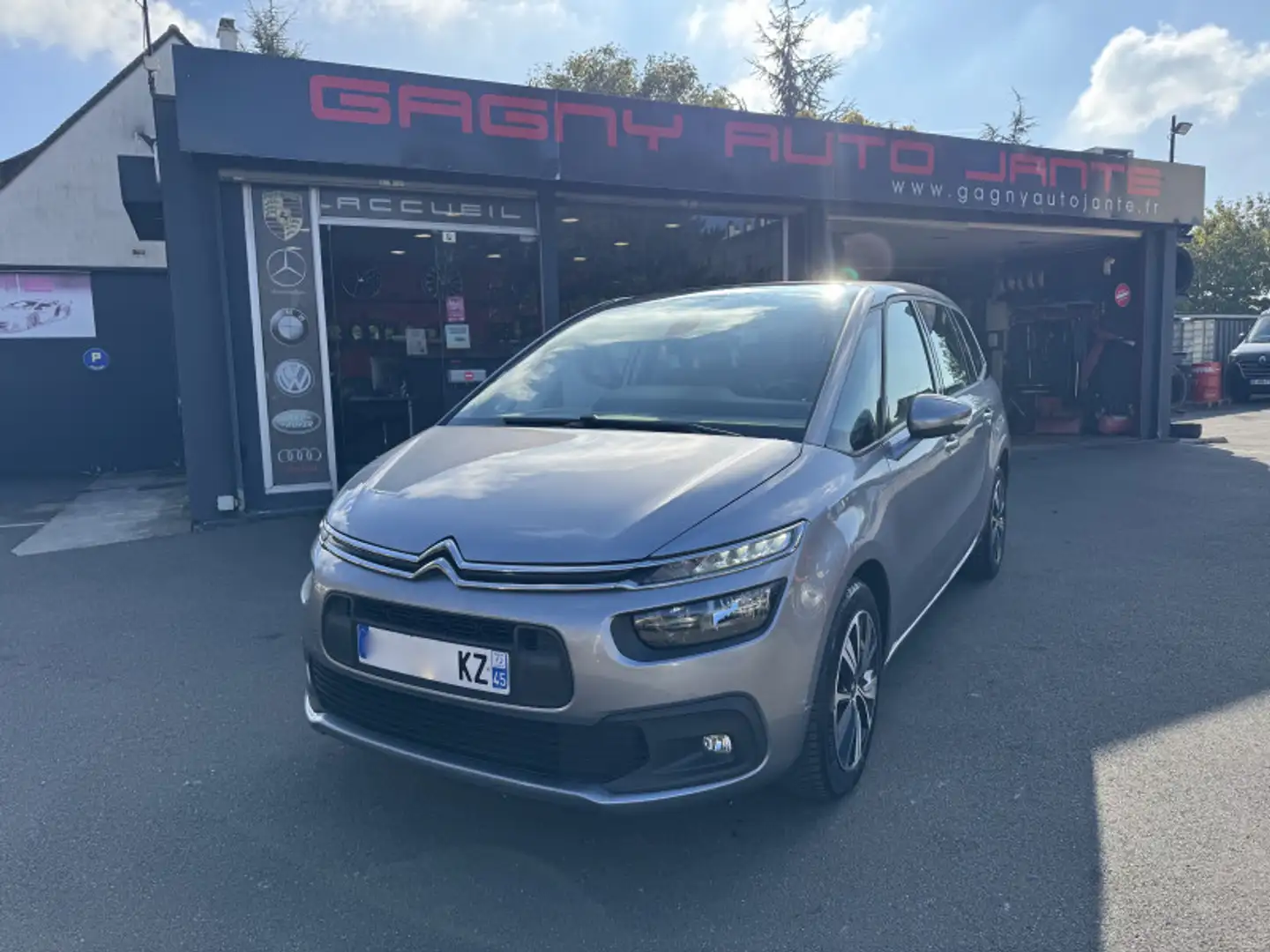 Citroen Grand C4 Picasso BLUEHDI 120CH BUSINESS S\u0026S EAT6 BOITE AUTOMATIQUE Gris - 1