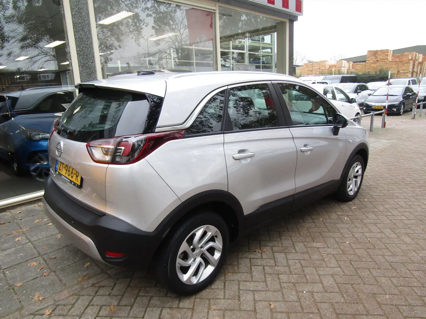 Opel Crossland X 1.2 TURBO INNOVATION NAVIGATIE BLUETOOTH Grau - 2