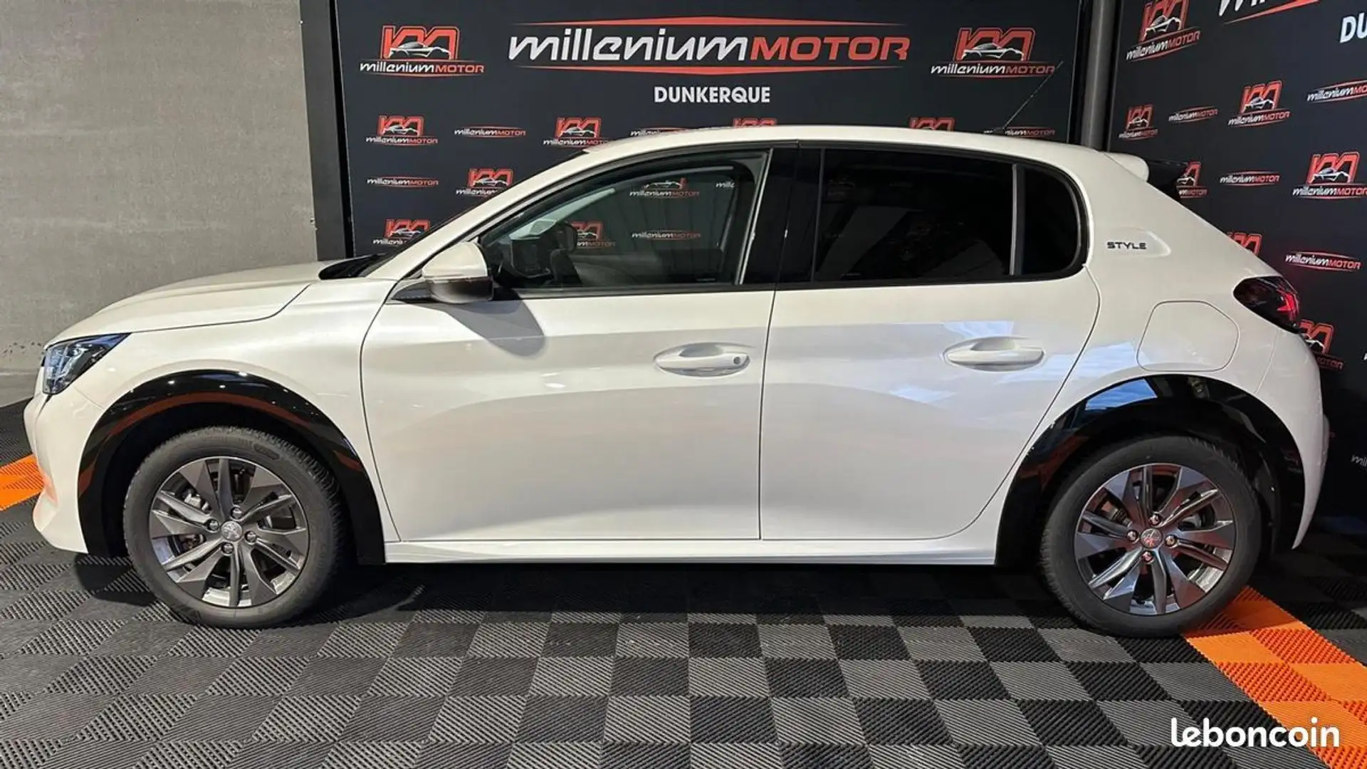 Peugeot 208 STYLE 100kW 136 CV GARANTIE 6 MOIS Wit - 2