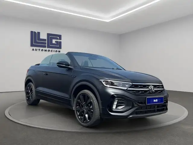 Volkswagen T-Roc view 3