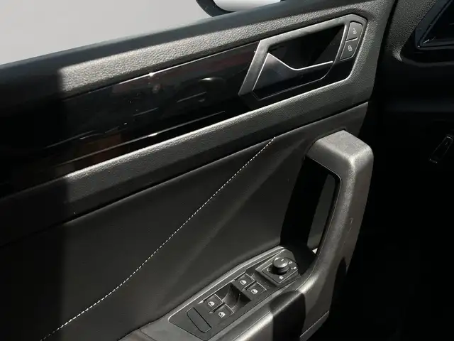 Volkswagen T-Roc view 14