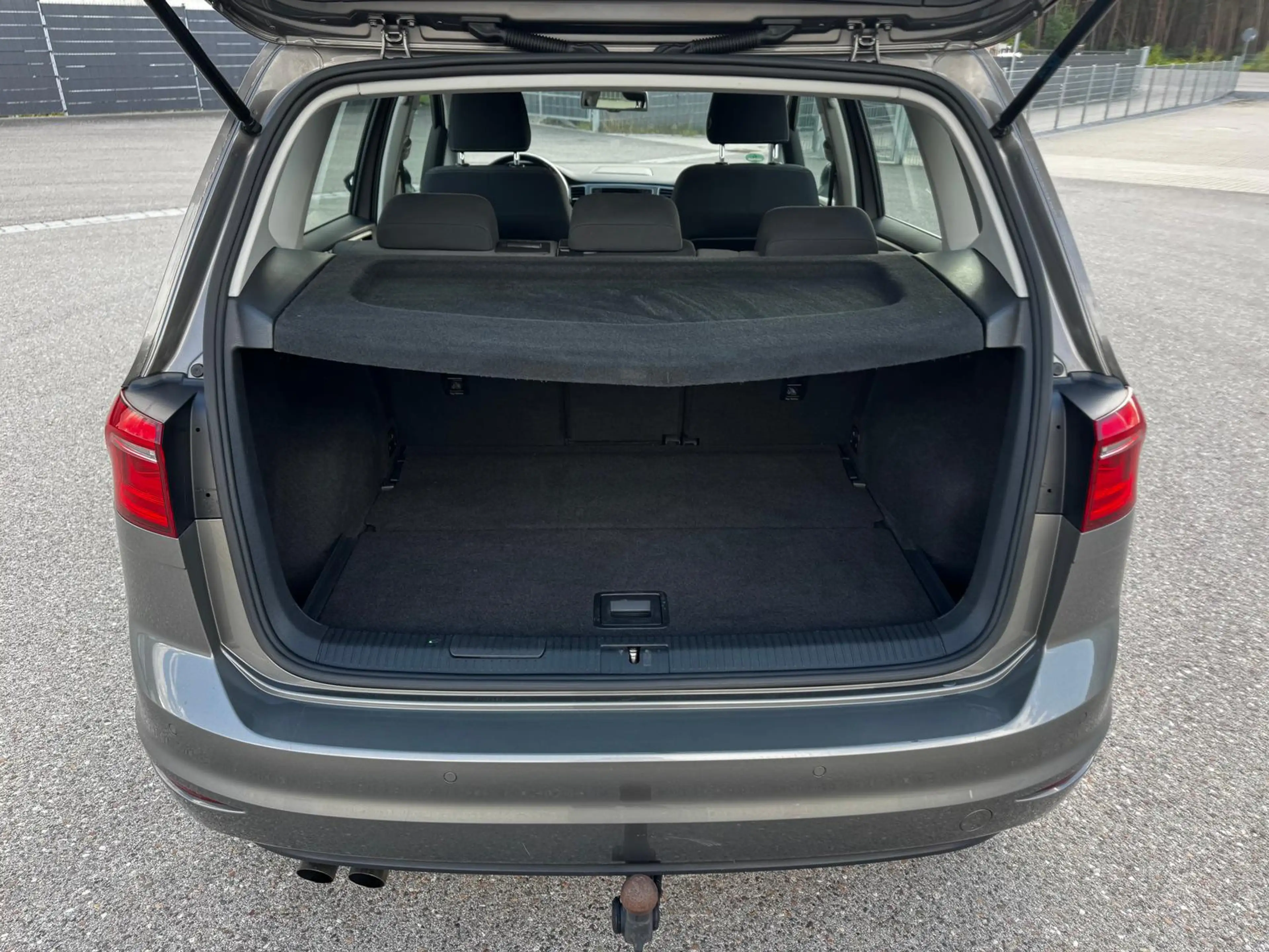 Volkswagen Golf Sportsvan 2.0 TDI — photo 11