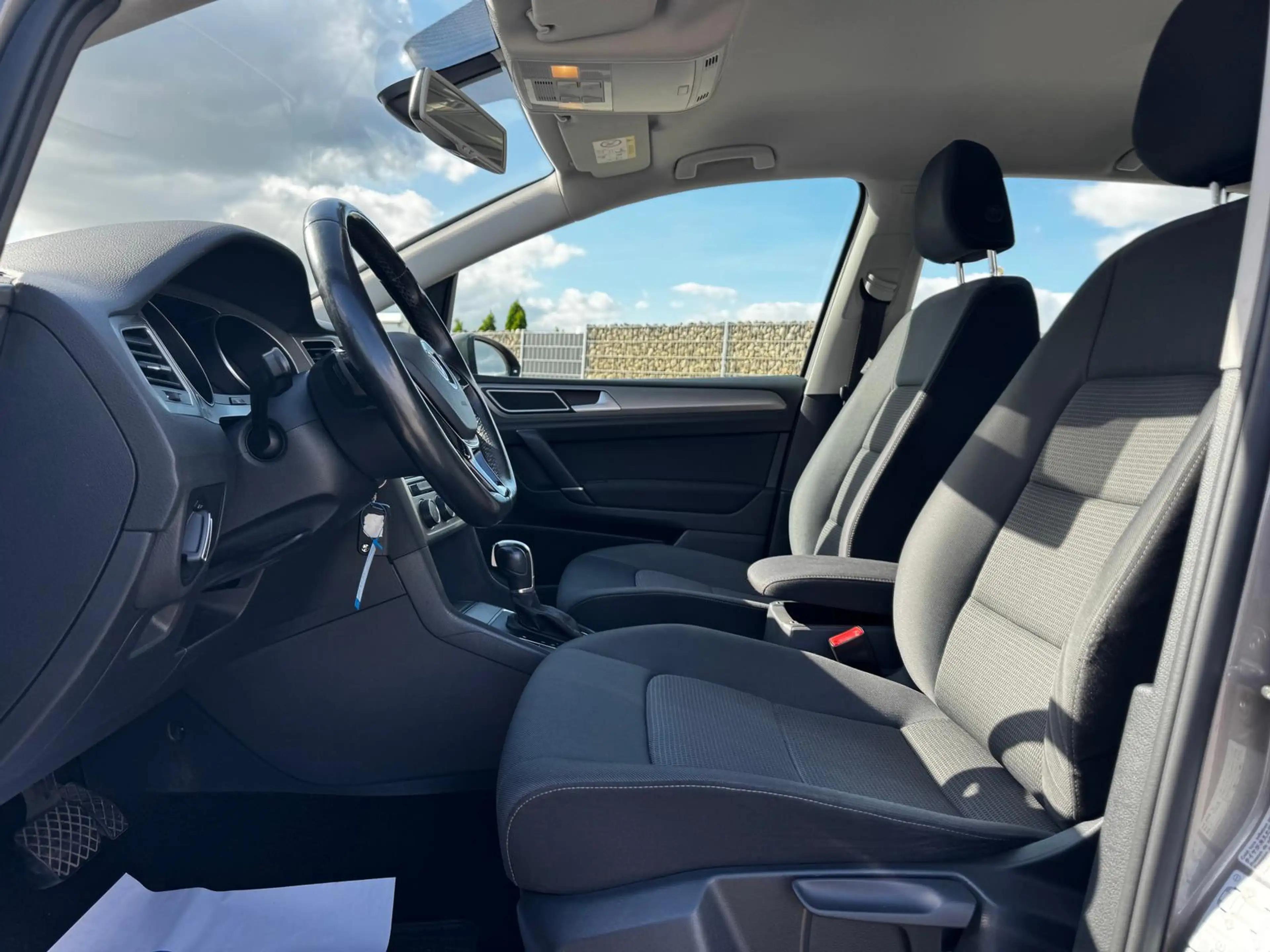Volkswagen Golf Sportsvan 2.0 TDI — photo 9