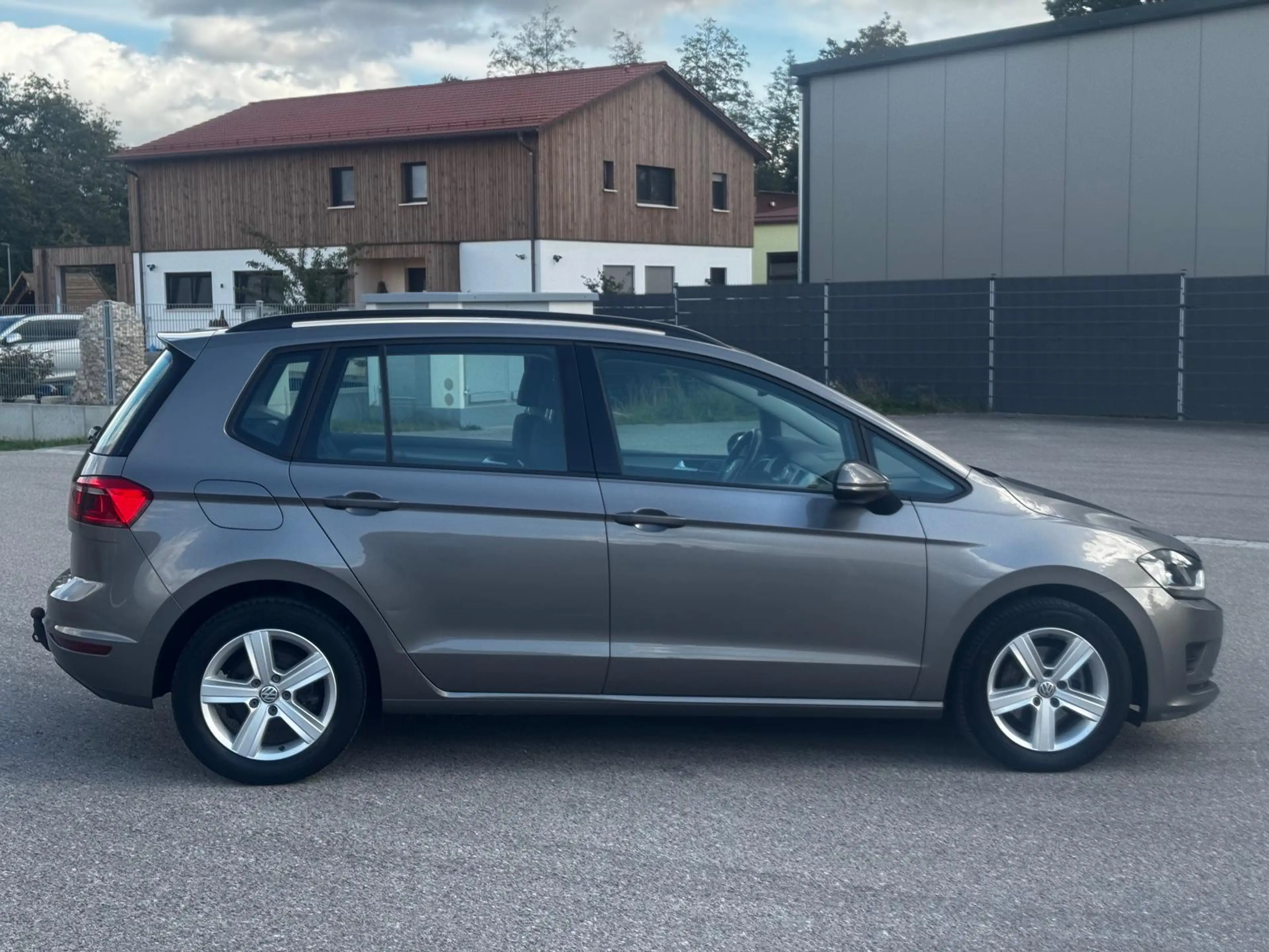 Volkswagen Golf Sportsvan 2.0 TDI — photo 8