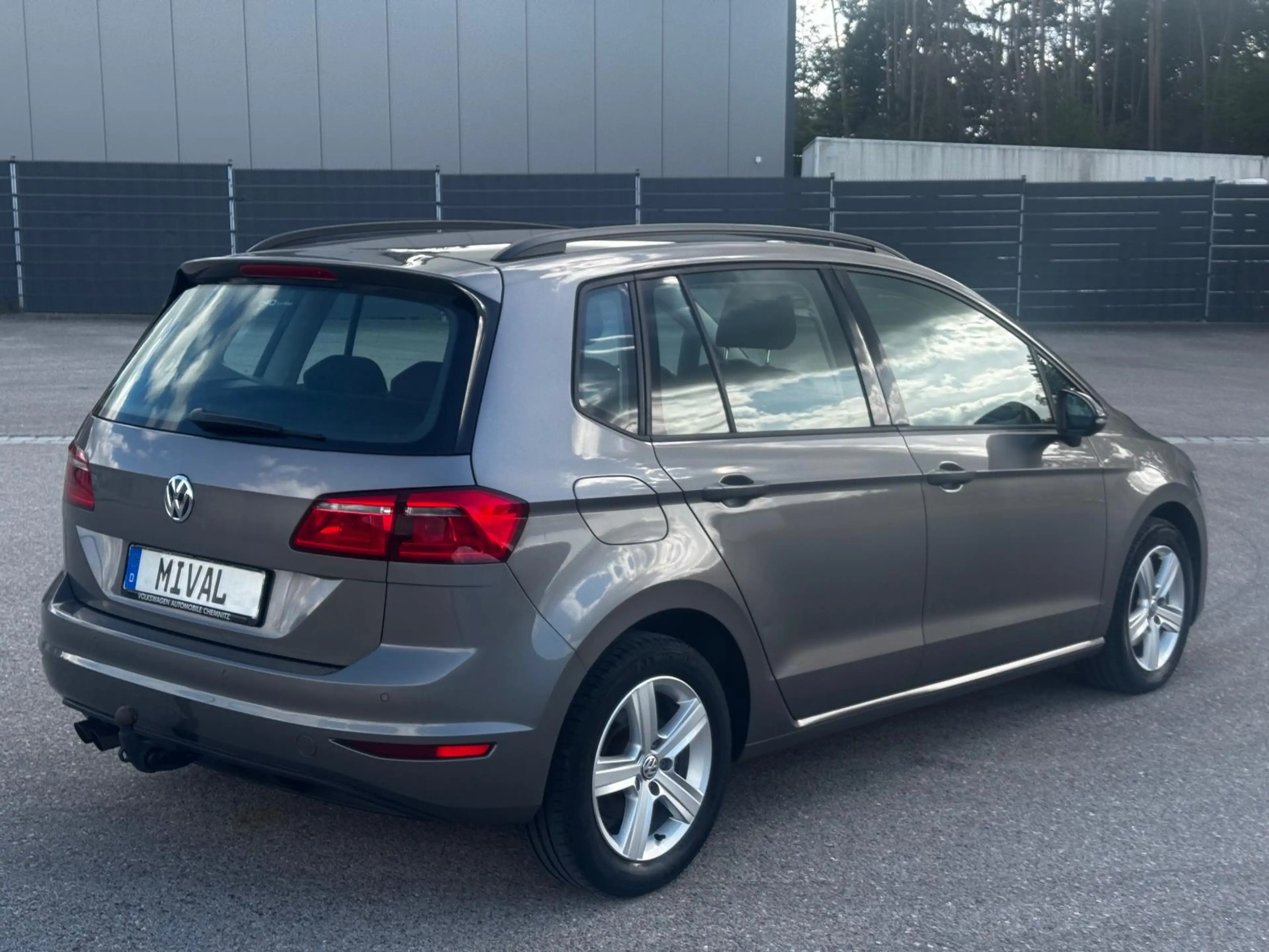 Volkswagen Golf Sportsvan 2.0 TDI — photo 7
