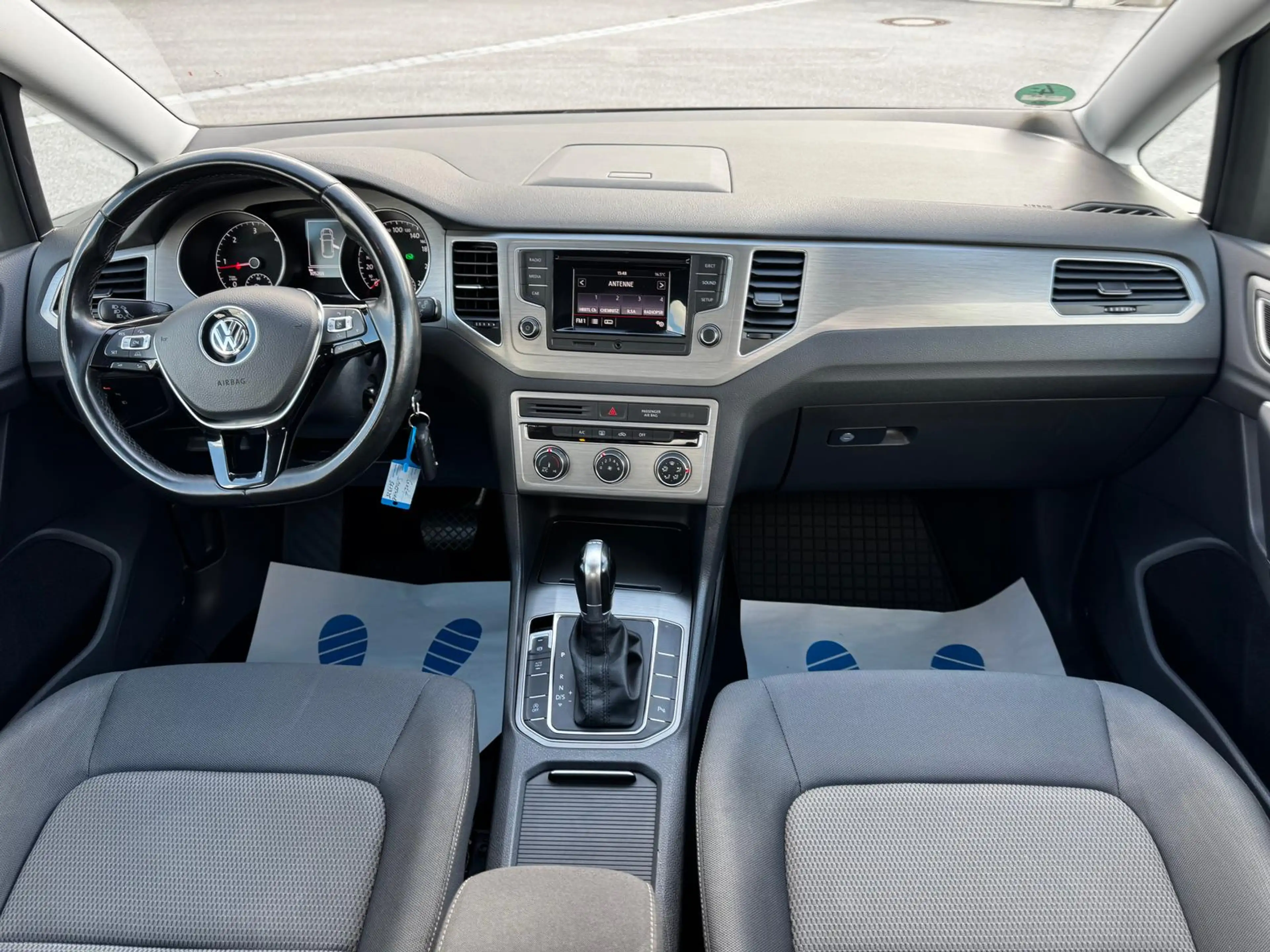 Volkswagen Golf Sportsvan 2.0 TDI — photo 14