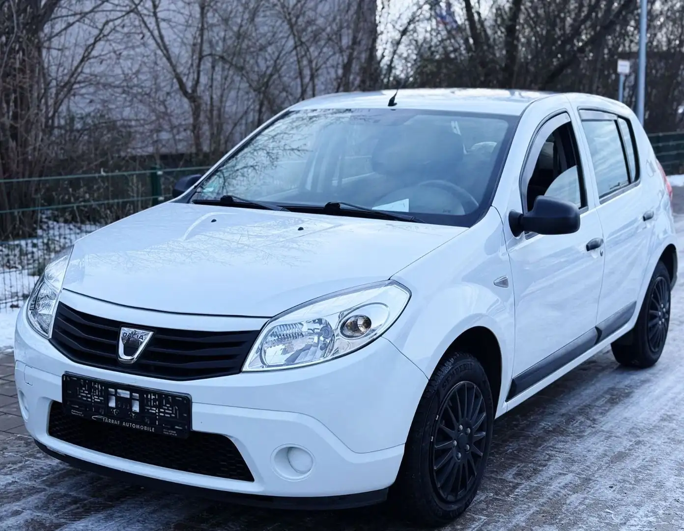 Dacia Sandero 1.2 16V Ambiance Tüv NEU 136.000Km.TOP Weiß - 1