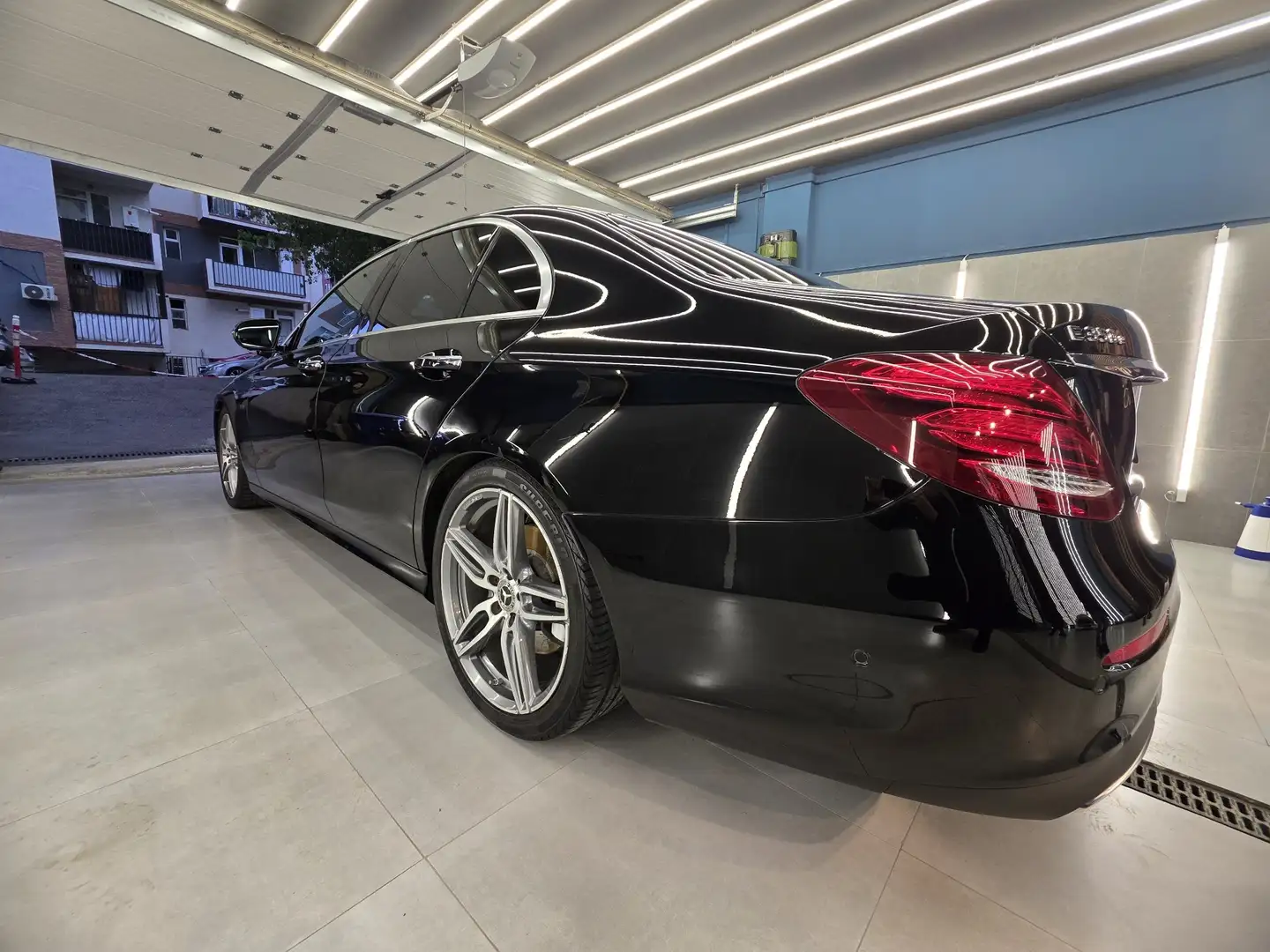 Mercedes-Benz E 350 350e 9G-TRONIC AMG Line - 2