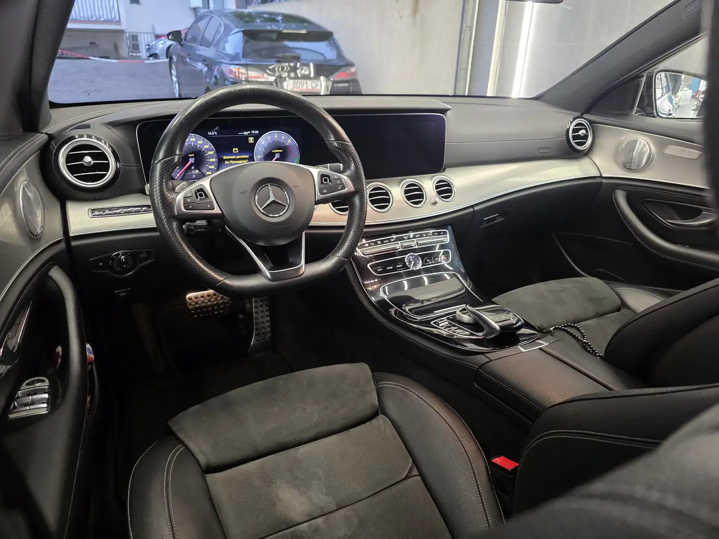 Mercedes-Benz E 350 350e 9G-TRONIC AMG Line - 1