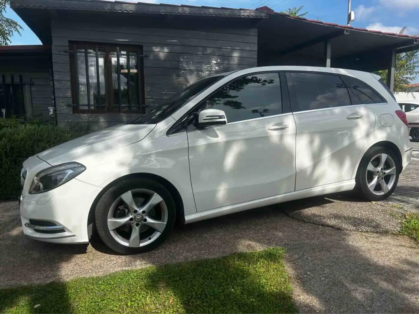 Mercedes-Benz B 180 CDI Automatic Premium Weiß - 2