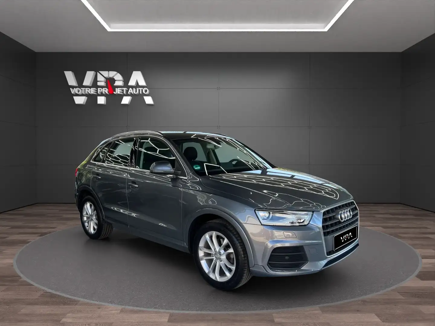 Audi Q3 1.4 TFSI 150ch Grau - 1
