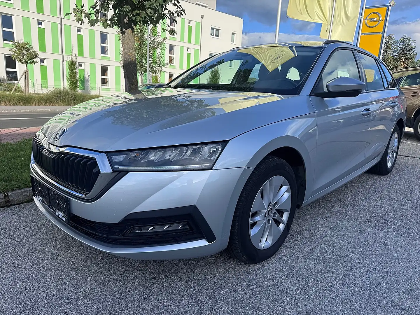 Skoda Octavia Combi 2,0 TDI 4x4 Ambition DSG Silber - 1