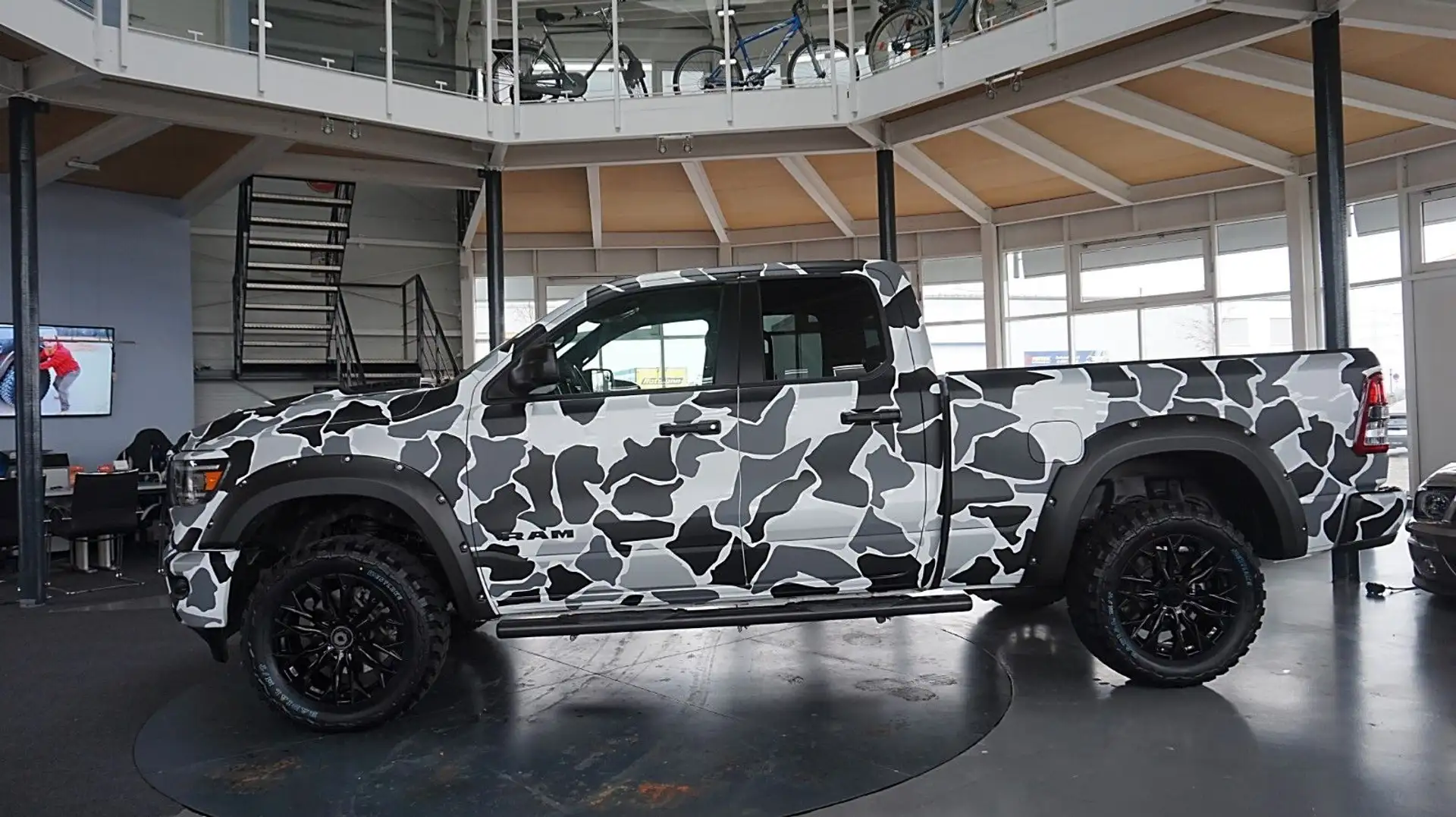 Dodge RAM 1500 HEMI 5.7l Hoch&Breit Alu20*4x4*eTorque* Weiß - 2