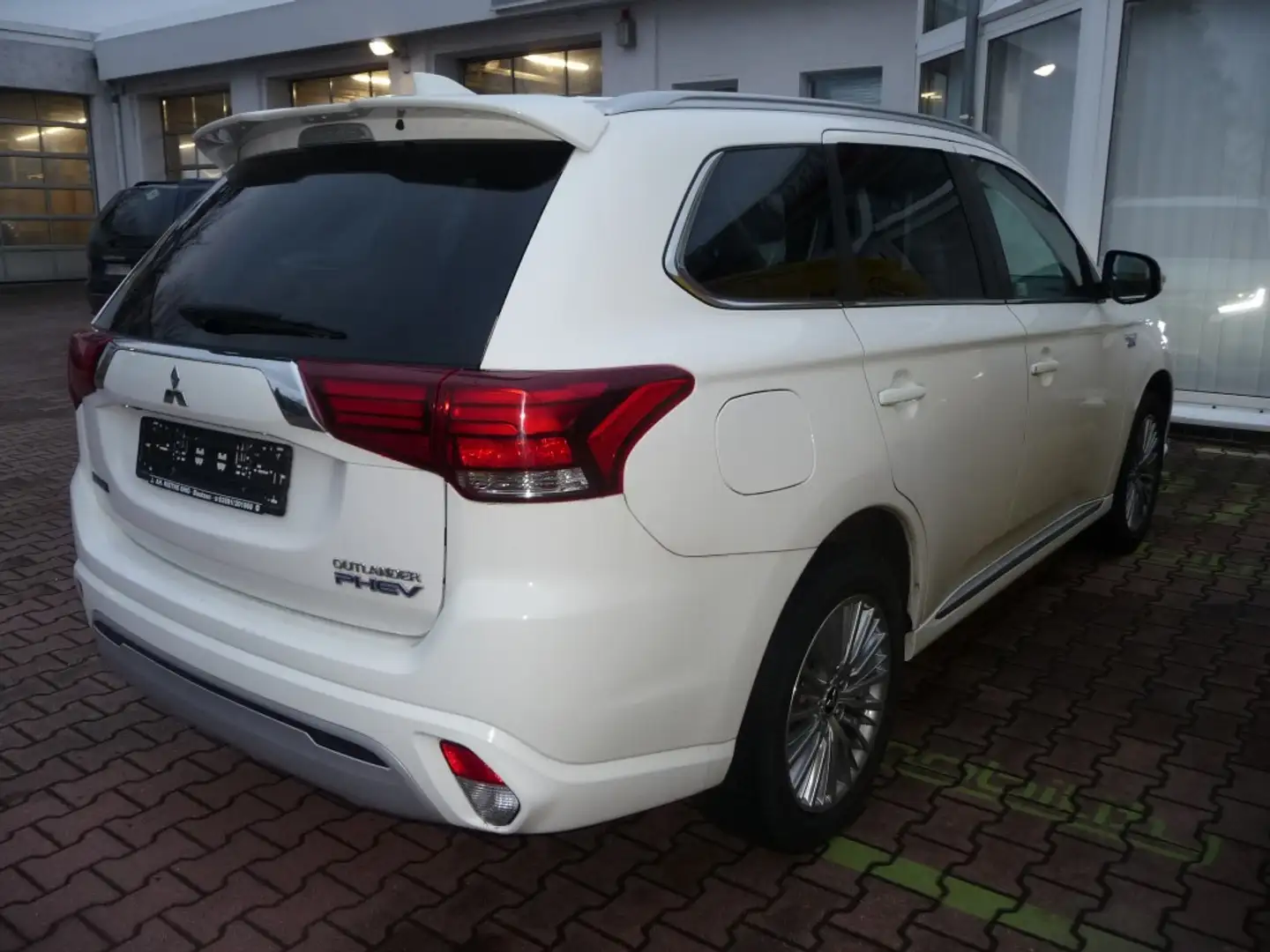 Mitsubishi Outlander PHEV BASIS 2.4 4WD* Im Kundenauftrag Weiß - 2