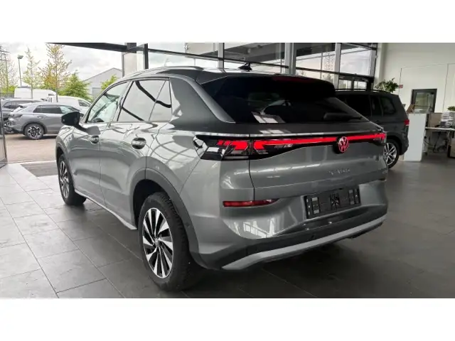 Volkswagen T-Roc view 2
