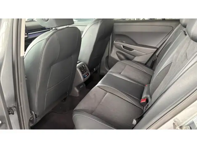 Volkswagen T-Roc view 14