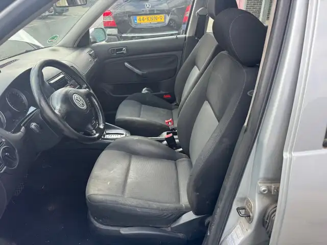 Volkswagen Golf view 9