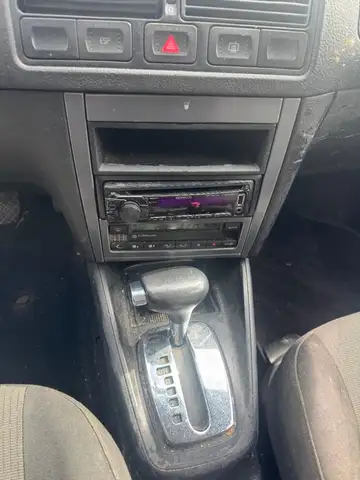Volkswagen Golf view 3