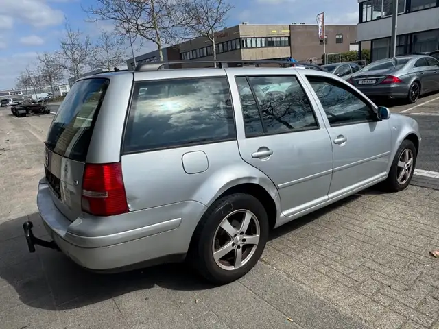 Volkswagen Golf view 5