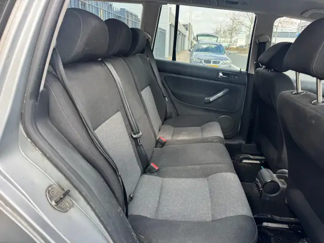 Volkswagen Golf view 10