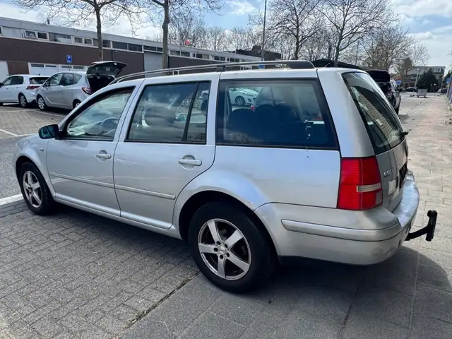 Volkswagen Golf view 6