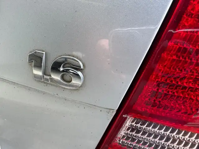 Volkswagen Golf view 12