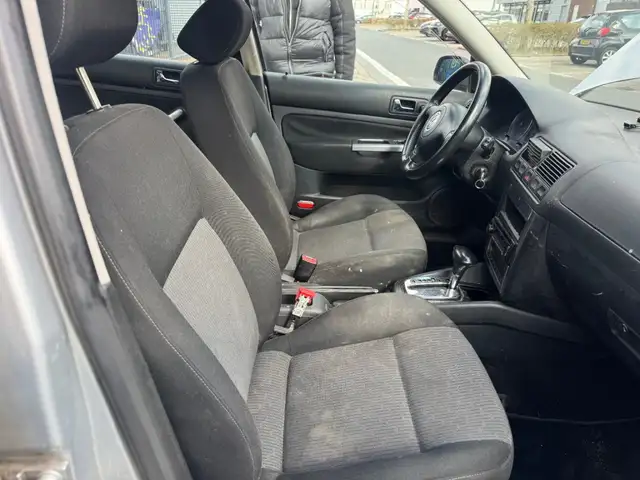Volkswagen Golf view 8