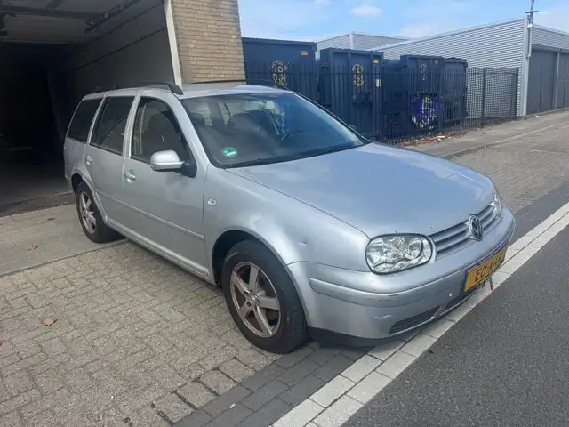 Volkswagen Golf view 4