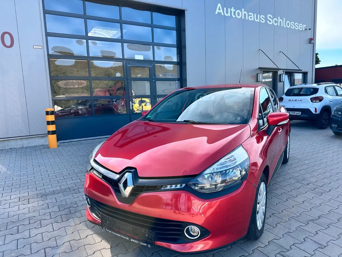 Renault Clio IV Expression Rouge - 1