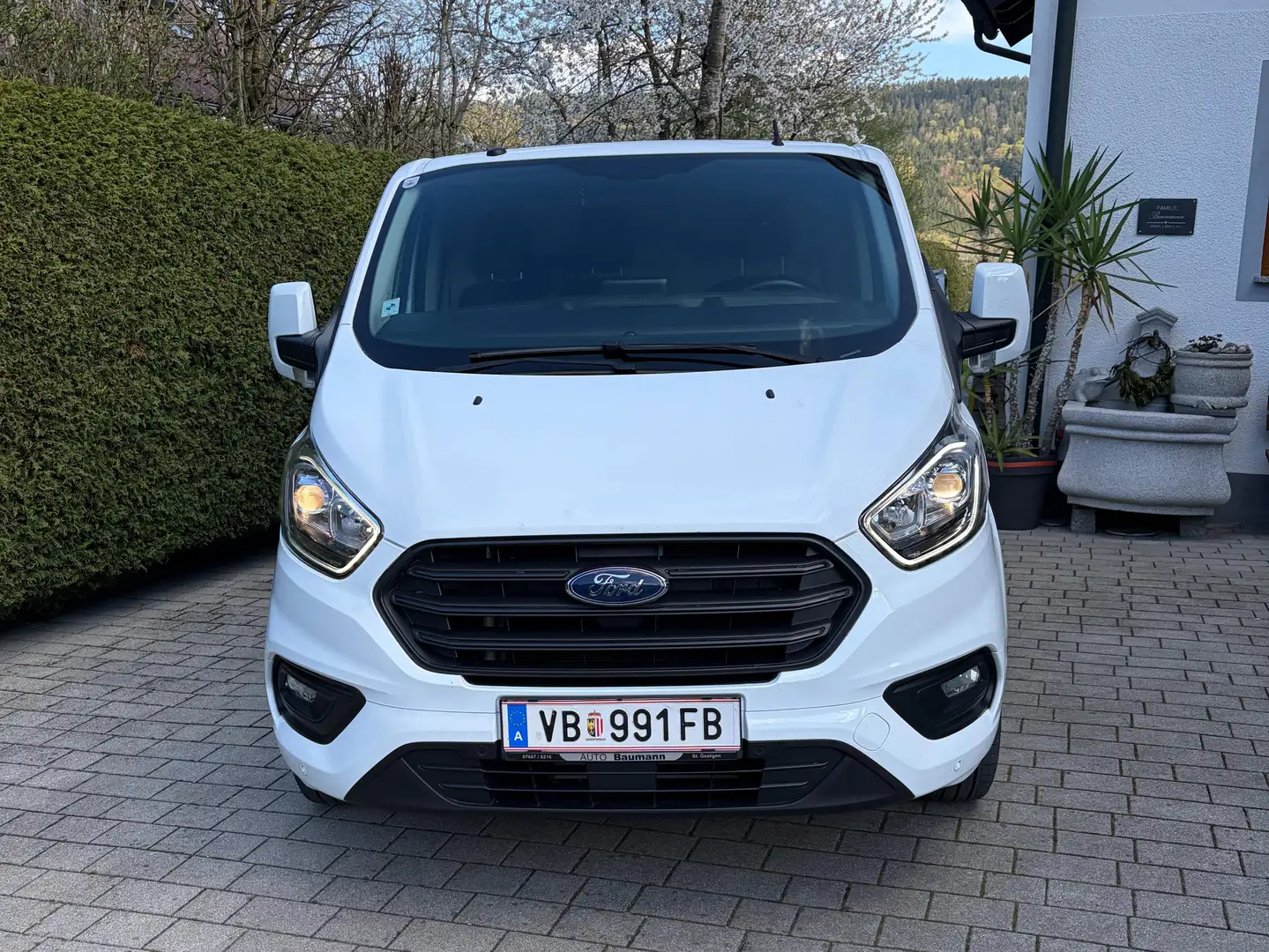 Ford Transit Custom Transit Custom Trend 2,0 TDCI L2H1 300 Weiß - 1