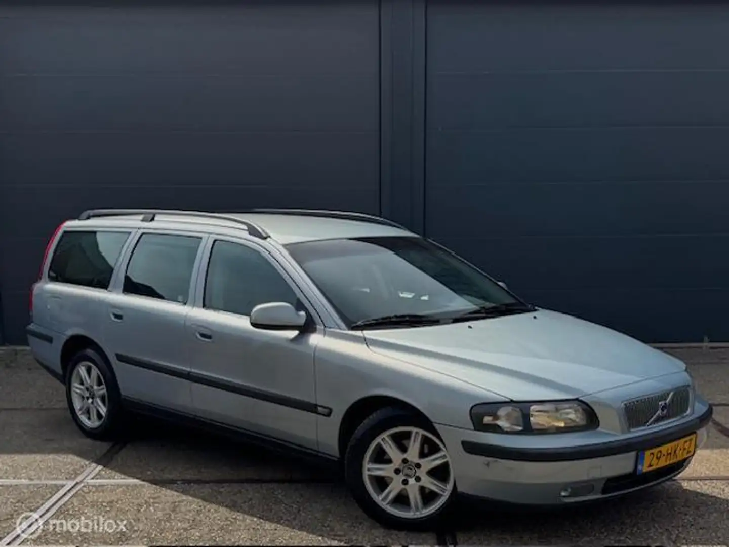 Volvo V70 2.4 Comfort Line 170PK - ECC - CRUISE CONTROLE - T Grijs - 2