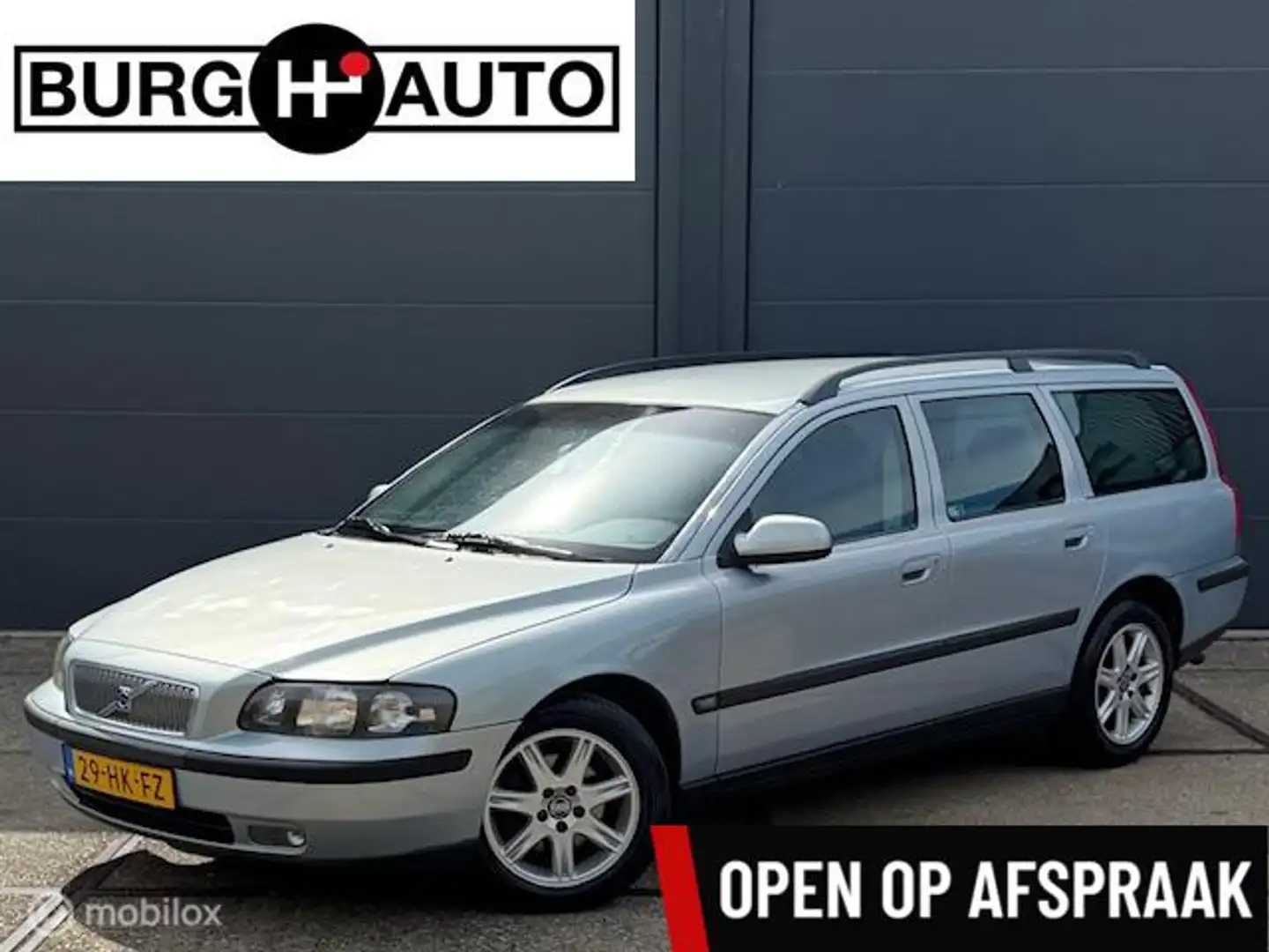 Volvo V70 2.4 Comfort Line 170PK - ECC - CRUISE CONTROLE - T Grijs - 1