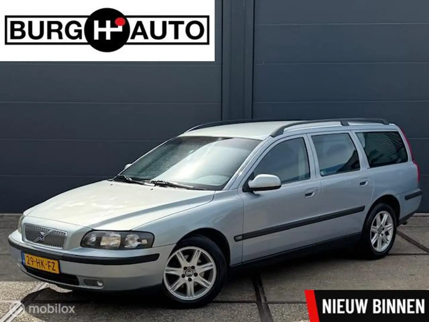 Volvo V70 2.4 Comfort Line 170PK - ECC - CRUISE CONTROLE - T Grijs - 1