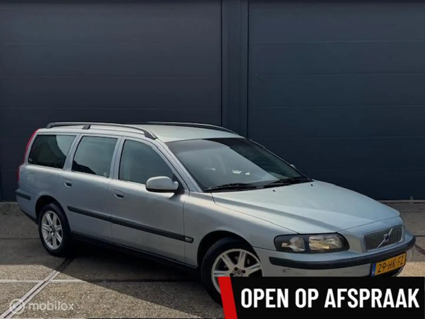 Volvo V70 2.4 Comfort Line 170PK - ECC - CRUISE CONTROLE - T Grijs - 2