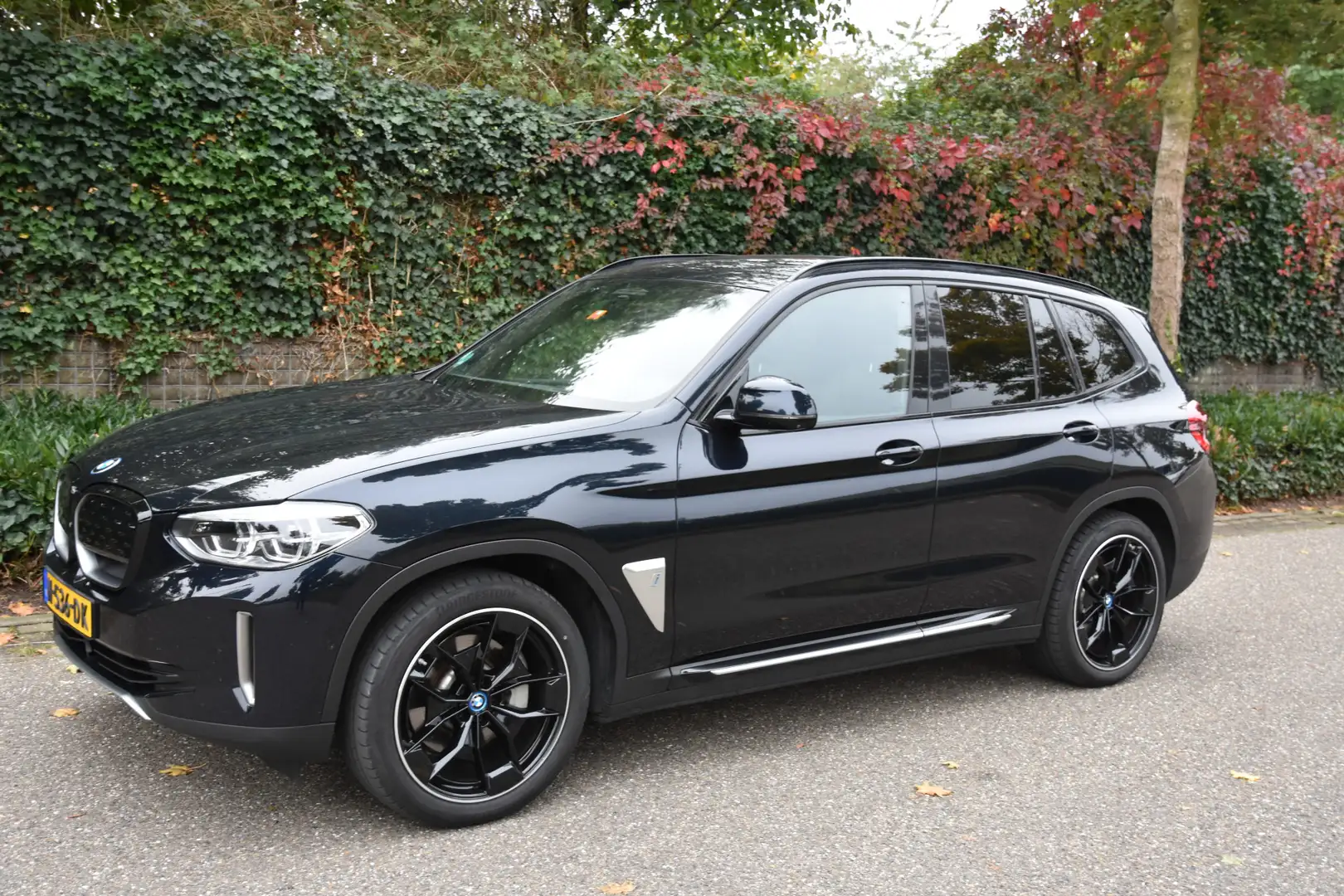 BMW iX3 High Executive 80 kWh | SHADOW LINE | PANORAMA DAK Zwart - 2