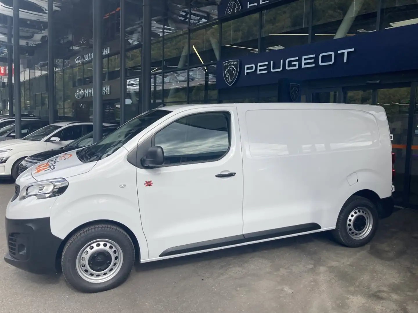 Peugeot Expert 4x4 L2 BlueHDi 145 S&S 6-Gang 4x4 Dangel Weiß - 2